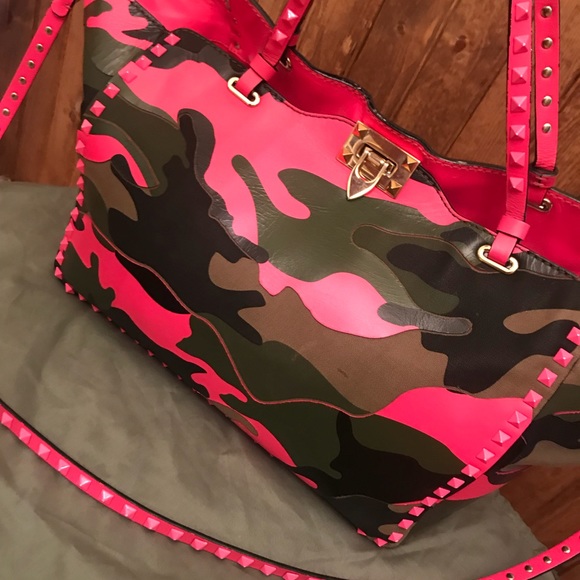 SOLD❤️Valentino Rockstud camo Crossbody hot pink - Picture 2 of 8